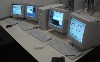 Два компьютера с одним системным блоком